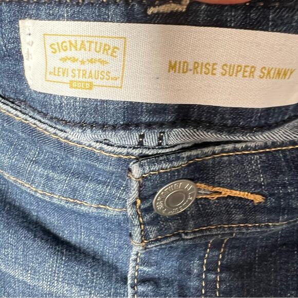 Levi's medium wash distressed mid rise super skinny jeans size 22 B95 - Picture 2 of 5